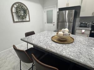 Carroll Estates 3 Bedroom Apartment Retreat