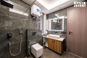 Sunset Springs by VEO, StayVista - 3BHK Mountain-View Villa with Bar