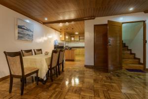 Orange House A#1 Camp John Hay nr Eco Trails