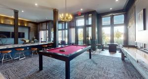 Modern & Cozy Apt with pool in prime location