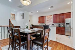 Luxury Home Minutes to Downtown Close to Everything Nice
