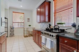 Luxury Home Minutes to Downtown Close to Everything Nice