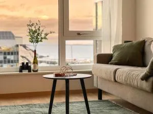 Nordic Style City Apartment with Sunny Marina Views - Storvik