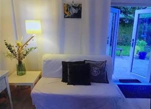 Knusse bungalow met binnen en buitenzwembad op het park