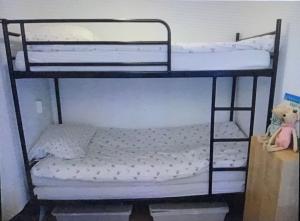 Knusse bungalow met binnen en buitenzwembad op het park