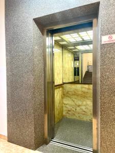 Thùy Dương 2 Hotel Chỉ 2 Phút tới sân bay TÂN SƠN NHÂT-có chỗ đậu xe hơi 4-7-12-50 chỗ