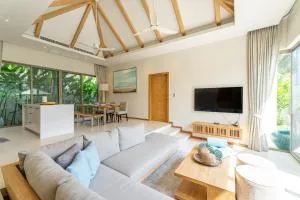 Trichada Breeze 3BR Stylish Villa, 15 Min to Layan Beach - Laguna Phuket