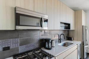 Blueground West Loop rooftop pool gym CHI-1170