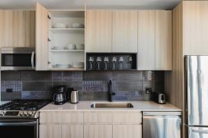 Blueground West Loop rooftop pool gym CHI-1170