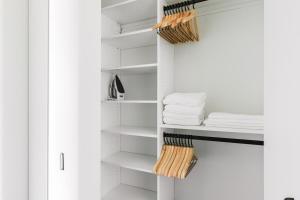 Blueground West Loop rooftop pool gym CHI-1170