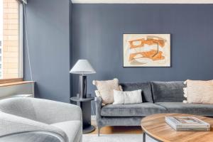 UWS 1br w gym doorman elevator nr Central Park NYC-1049