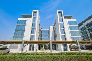 1BR Haven with Lagoon Serenity in District One Meydan