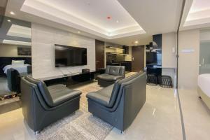 Spacious Combined Studio Apartment at Warhol (WR) Residence By Travelio