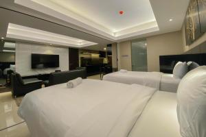 Spacious Combined Studio Apartment at Warhol (WR) Residence By Travelio