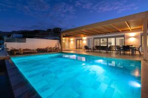 Villa Rocabella with heated pool & jacuzzi in Lindos