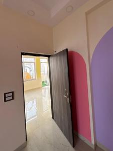 Queen Room in Boutique Penthouse 16th floor