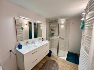 Appartements La bergerie - Paisible vue lac et montagne : photos des chambres