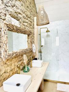 Maisons de vacances Maison Maillots et Bigorneaux, 15 pers, jacuzzi, 40m de la mer : photos des chambres