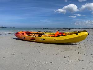 Maisons de vacances Maison Maillots et Bigorneaux, 15 pers, jacuzzi, 40m de la mer : Maison 8 Chambres