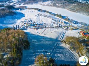 Kaszuby, dom kaszubski nad jeziorem Danielowa Dolina