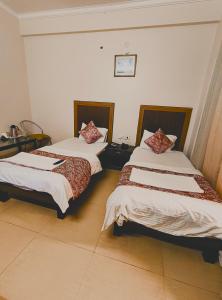 P Palace - Near Kashi Vishwanath Temple