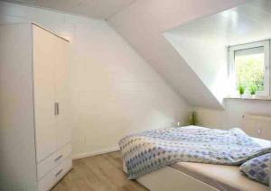 Moderne Wohnung mit Balkon, Küche, Garten Smart-TV