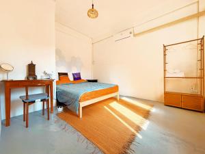 Phòng Giường Đôi Với Phòng Tắm Chung (Double Room with Shared Bathroom)