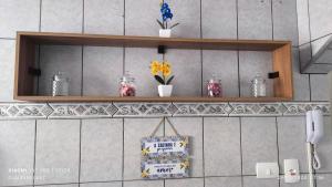 Apto aconchegante com 2 quartos, a 40mt da praia em frente a feirinha da Guilhermina