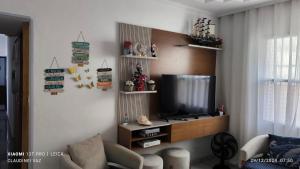 Apto aconchegante com 2 quartos, a 40mt da praia em frente a feirinha da Guilhermina