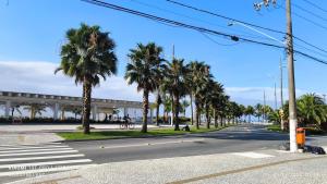 Apto aconchegante com 2 quartos, a 40mt da praia em frente a feirinha da Guilhermina