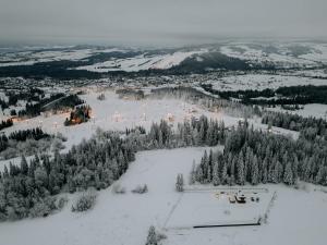 Legenda Lasu - drewniany domek w górach z jacuzzi, przy stoku narciarskim Kotelnica, Białka Tatrzańska, w pobliżu Term Bania