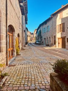 Maisons de vacances Maison au coeur de MARCOLES, 2ch, 4pers, jardin : photos des chambres