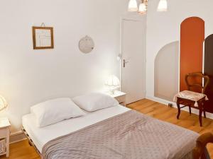 Maisons de vacances Maison au coeur de MARCOLES, 2ch, 4pers, jardin : photos des chambres