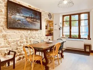 Maison de village médiéval, 2ch, 4pers, jardin - Prunet