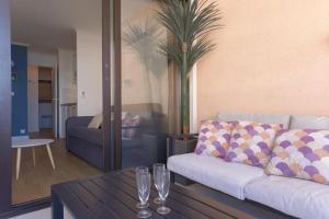 LAZUR avec terrasse vue mer, piscine accessible et près des plages