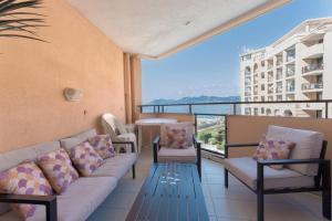 LAZUR avec terrasse vue mer, piscine accessible et près des plages