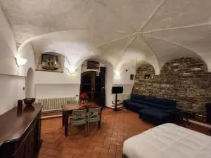 The courtyard of the 6 arches - Vercurago