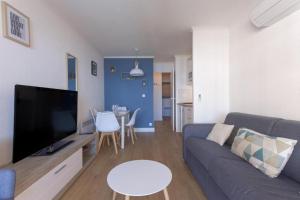 LAZUR avec terrasse vue mer, piscine accessible et près des plages