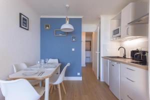 LAZUR avec terrasse vue mer, piscine accessible et près des plages