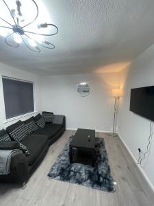 Spacious 3 Bedroom Home in Bletchley