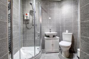 Beautiful 2 Bed House, Central spot with free parking