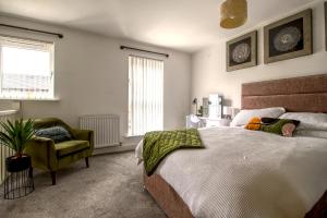 Beautiful 2 Bed House, Central spot with free parking