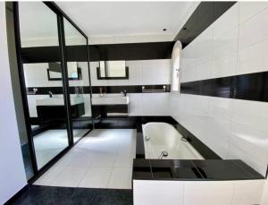 Villas Rare Villa luxueuse 250 M2 proche plage Perols : photos des chambres