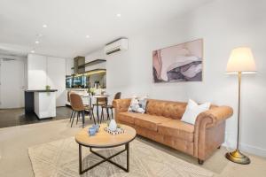 Stunning Apartment at Marvel Stadium with Parking & Amenities