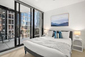 Stunning Apartment at Marvel Stadium with Parking & Amenities