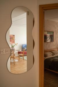 Freshly renovated apartment next to Old Down