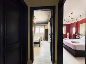 The vintage duplex Khan, Pyramids view