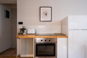 Bright, Cosy Studio close to Glyfada Beach & Center