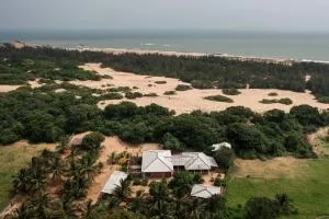Wild Edge - Panama near Arugam Bay - Panama