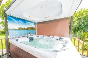 Stunning Character Property with hot tub & SAUNA